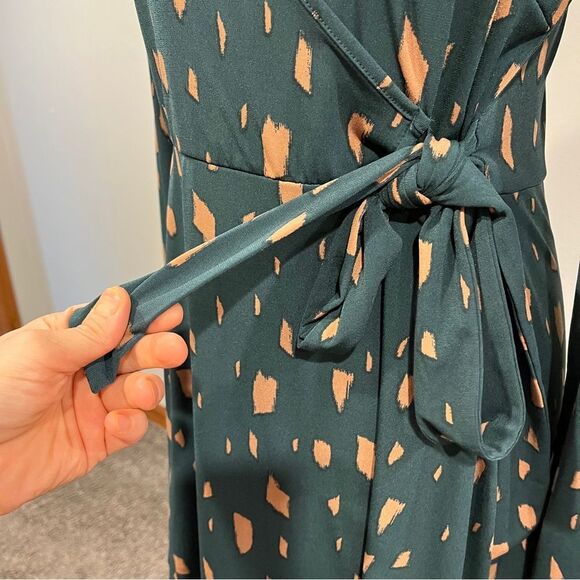 Kaileigh Green and Tan Long Sleeve fake wrap Dress size large - Picture 5 of 13